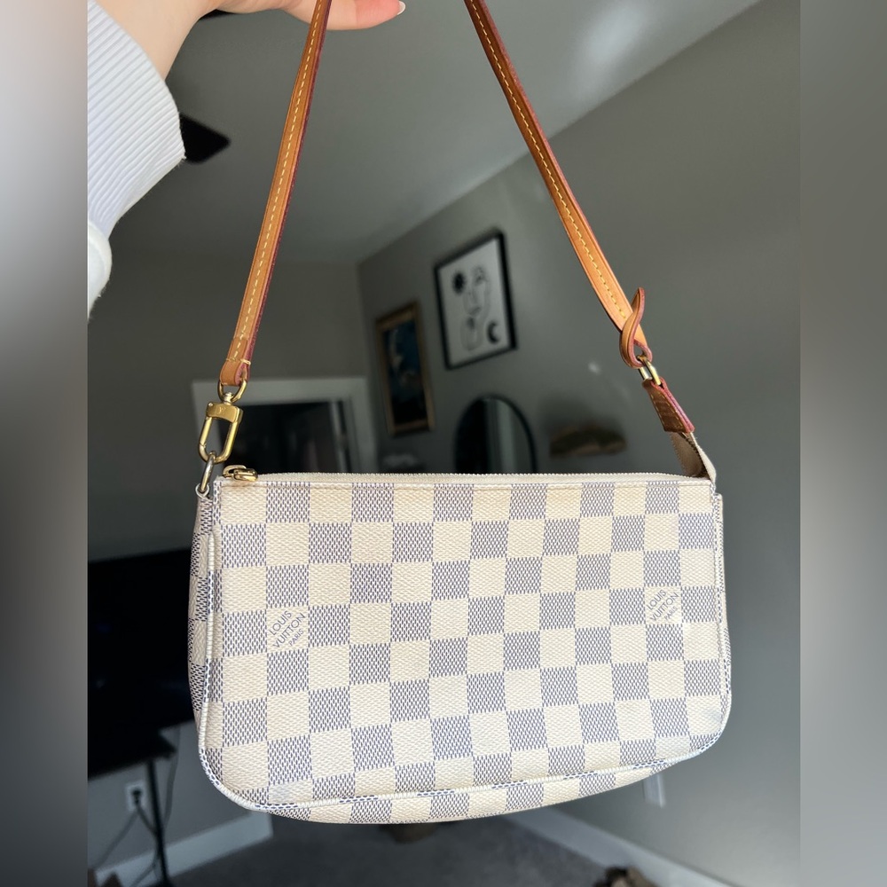 LOUIS VUITTON Checkered Shoulder Bag